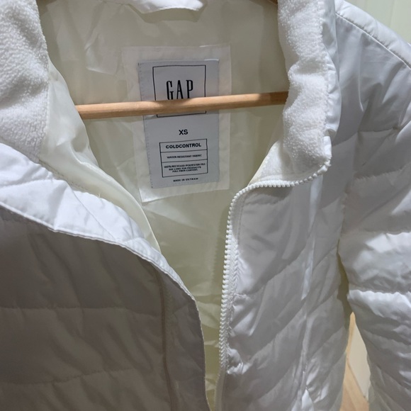 EUC GAP White Puffer Jacket - Picture 3 of 4